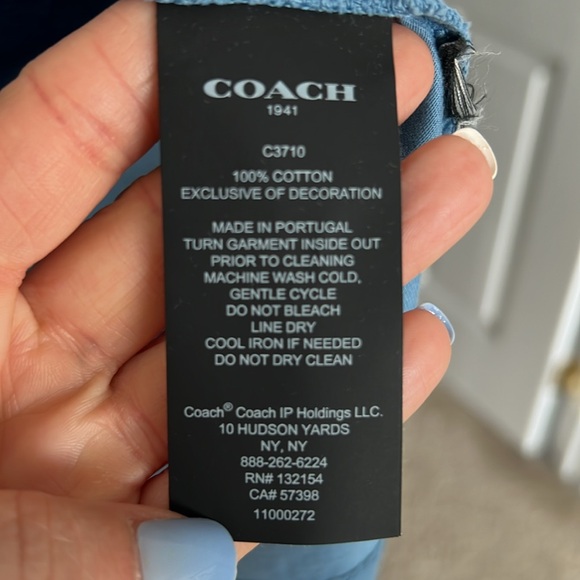 Coach Signature Hand Drawing T in Organic Cotton - Picture 9 of 9